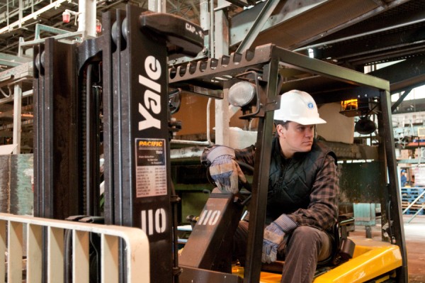 matt Damon on Forklift in movie Hereafter